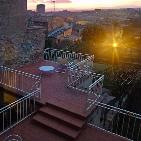 Appartamento Le Palme Con Terrazze In Centro San Gimignano Zewnętrze zdjęcie