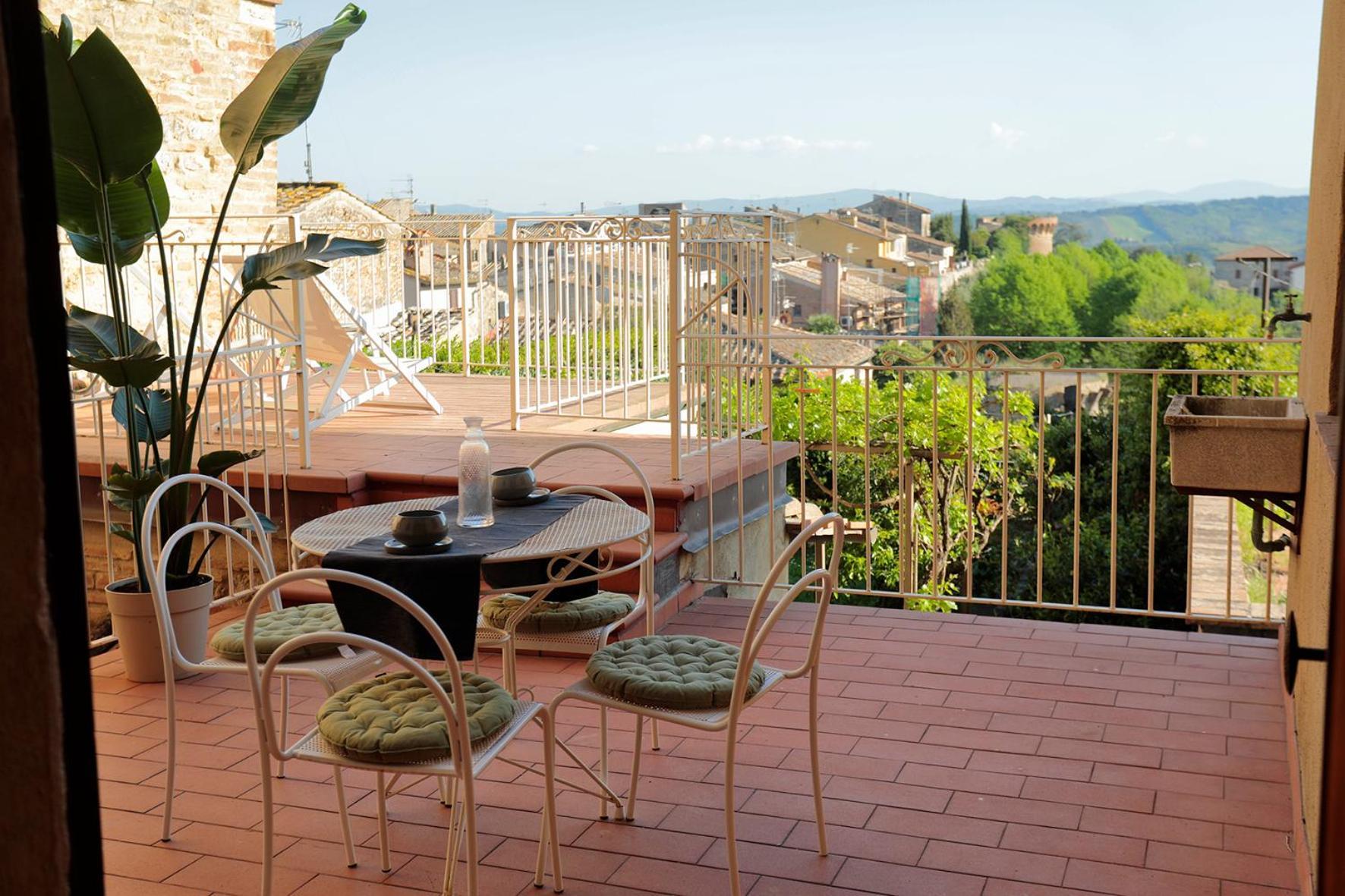 Appartamento Le Palme Con Terrazze In Centro San Gimignano Zewnętrze zdjęcie